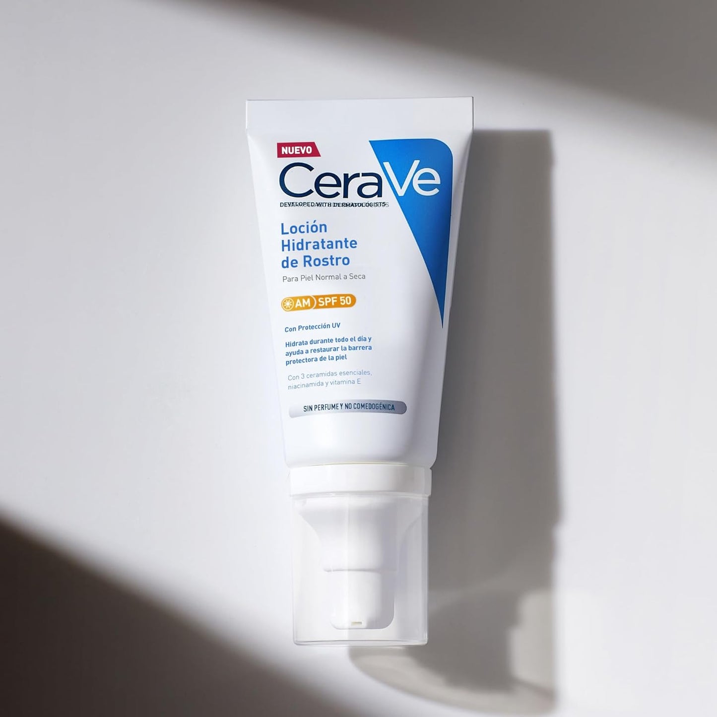 CeraVe, Loción Hidratante de Rostro SPF 50, Para Piel Normal a Seca, Hidratación y Alta Protección Contra los Rayos UVB/UVA, Enriquecida con Ceramidas, 52ml