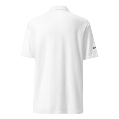 Parte trasera del polo KÖNE blanco de algodón piqué, corte semi-ajustado.