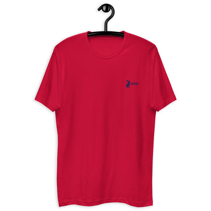 Camiseta KÖNE colgada, vista completa