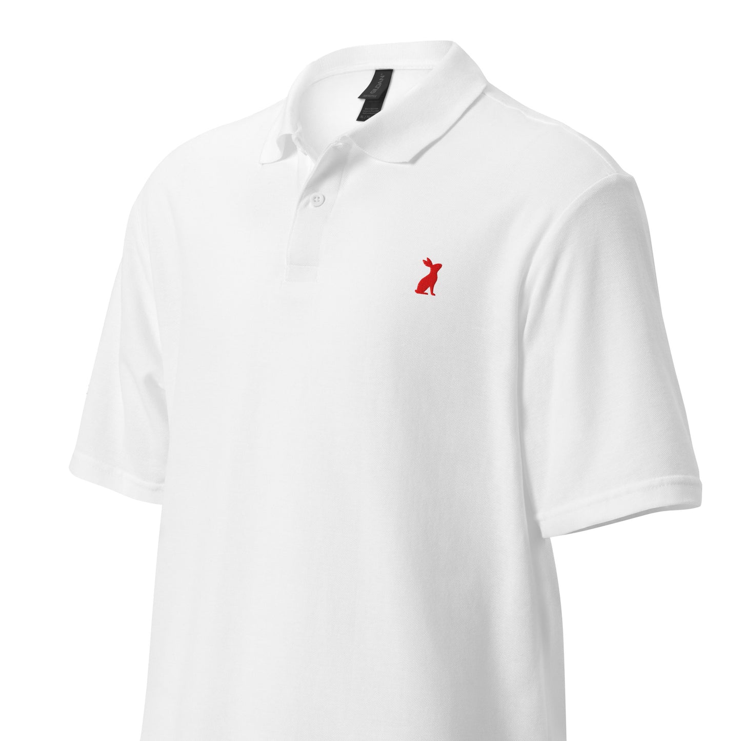 Polo KÖNE blanco con logo rojo bordado