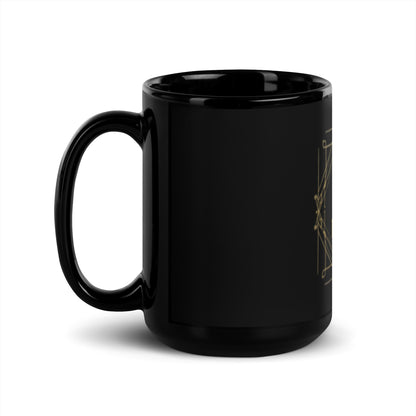 Vista lateral de la taza negra KÖNE con diseño geométrico dorado